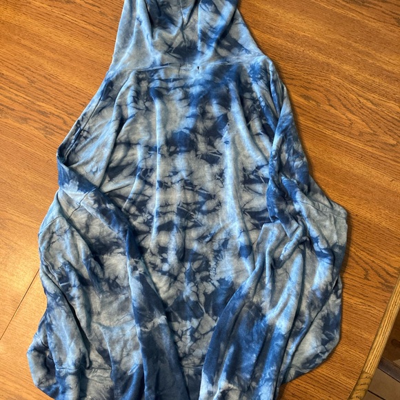 Baea Women’s Hoodie - Picture 7 of 9